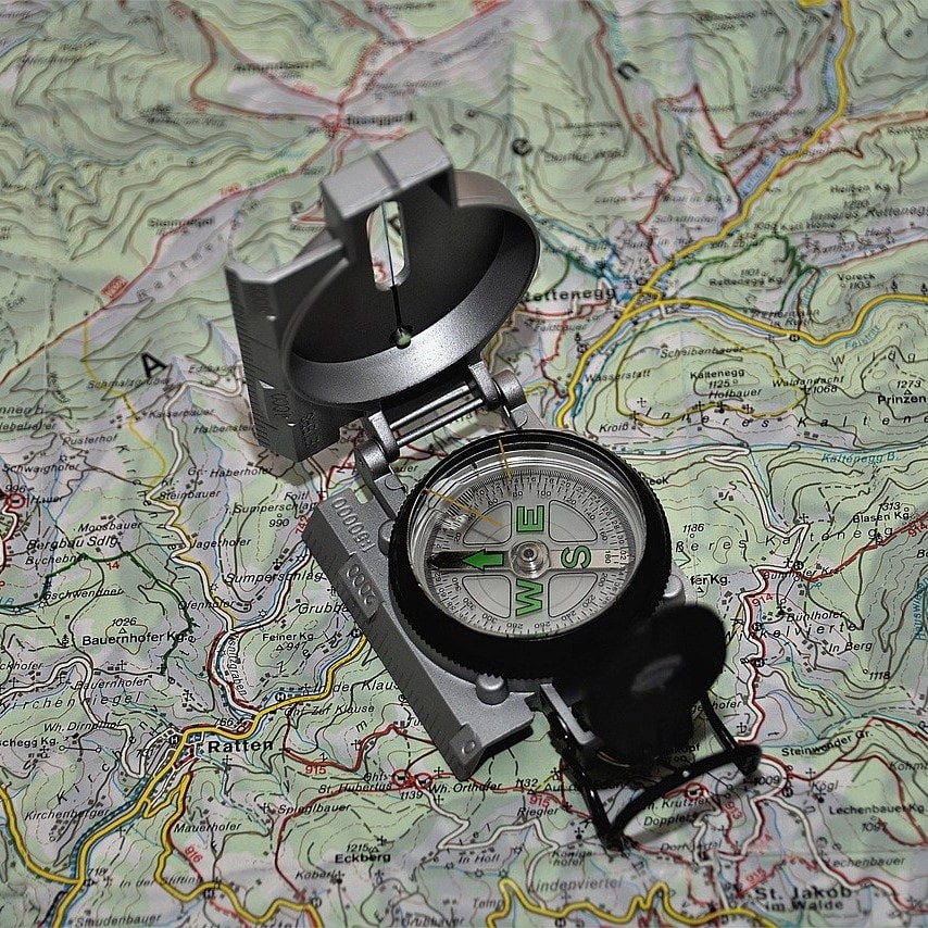 boussole et carte de randonnée et trek boussole et carte de randonnée et trek